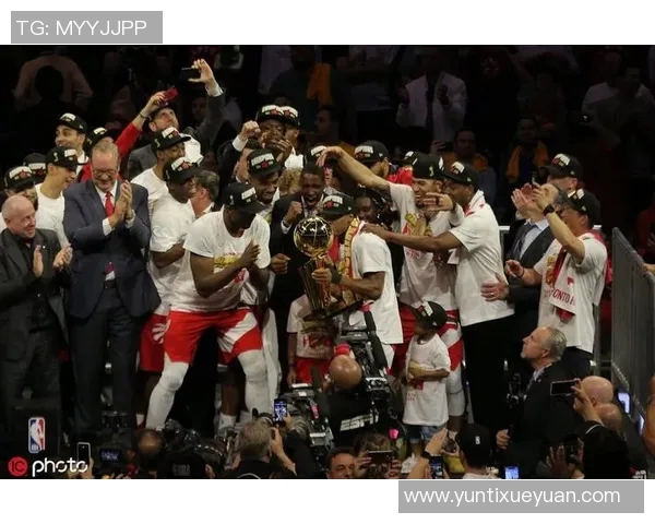 勇士与猛龙总决赛对决揭幕谁将捧起冠军奖杯的荣耀时刻