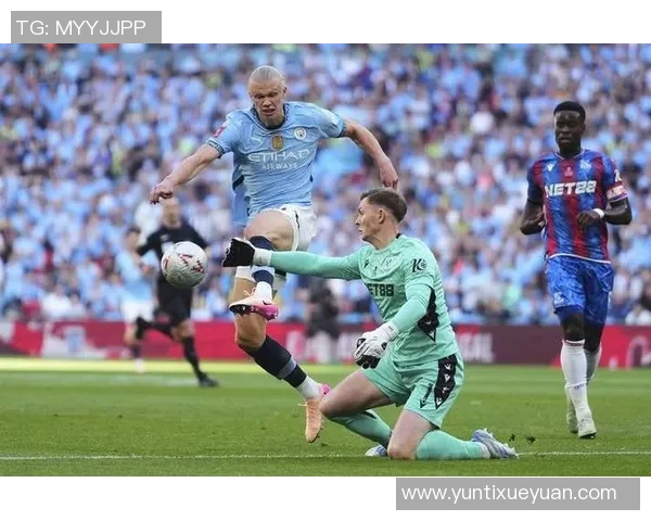 曼城与央视网的精彩对决引发球迷热议与媒体关注