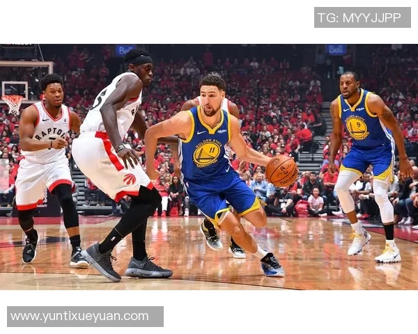 雷霆与勇士在二零一七年的激烈对决回顾与分析