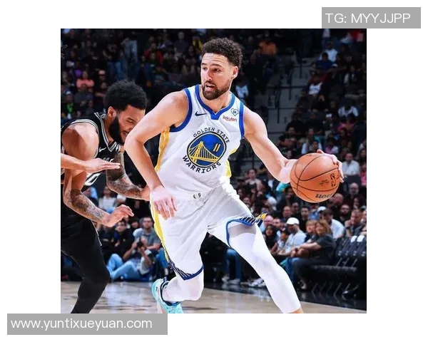 克莱汤普森的传奇篮球生涯与勇士队的辉煌成就回顾