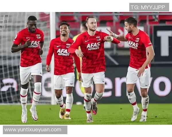 前进鹰与瓦尔韦克的激烈对决揭示足球战术与团队精神的完美结合