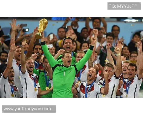 诺伊尔:足球场上的守护神与传奇门将的辉煌历程 诺伊尔:足球场上的守护神与传奇门将的辉煌历程