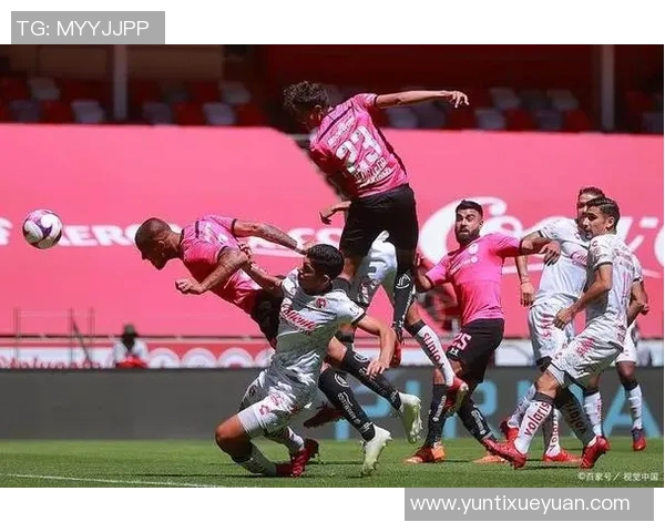 提华纳与拉古纳的激烈对决揭示了足球战术与团队合作的重要性 提华纳与拉古纳的激烈对决揭示了足球战术与团队合作的重要性