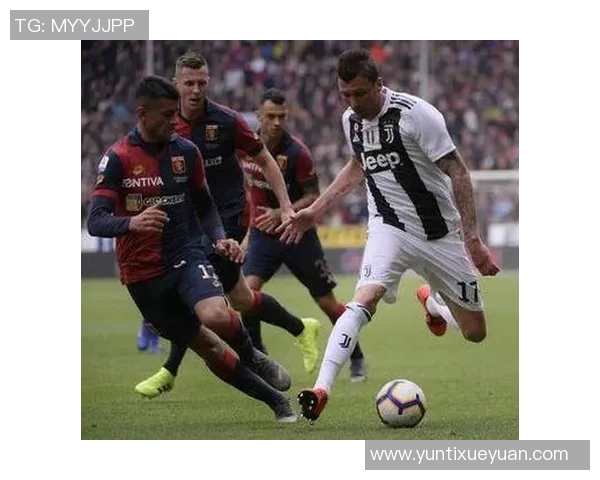 热那亚对阵萨索洛半场战况分析与精彩瞬间回顾 热那亚对阵萨索洛半场战况分析与精彩瞬间回顾