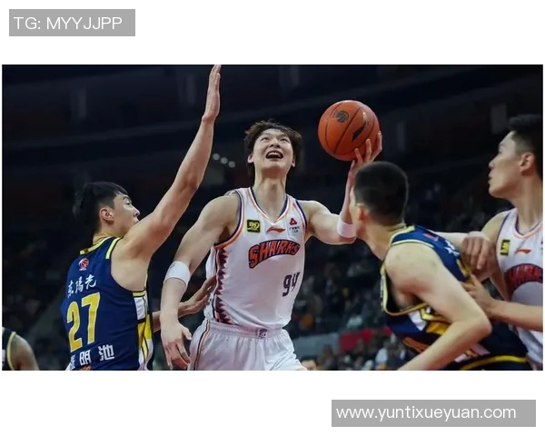 王哲林领衔中国男篮新篇章展现拼搏精神与团队合作的力量 王哲林领衔中国男篮新篇章展现拼搏精神与团队合作的力量