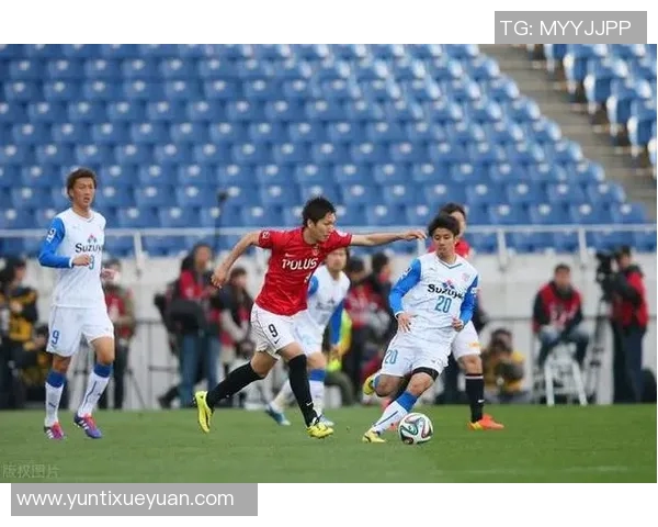 长崎航海与清水鼓动的精彩对决展现足球魅力与团队精神的较量