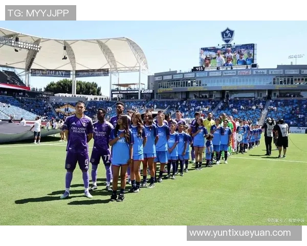 大板樱花与横宾水手的激烈对决展现足球魅力与团队精神的完美结合 大板樱花与横宾水手的激烈对决展现足球魅力与团队精神的完美结合