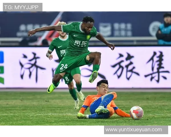 深入分析北京足球队中路突破战术的特点与应用策略 深入分析北京足球队中路突破战术的特点与应用策略